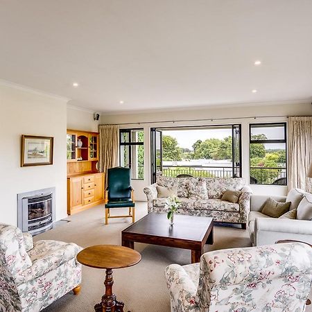 Busby Hill Villa - Havelock North Holiday Home Esterno foto