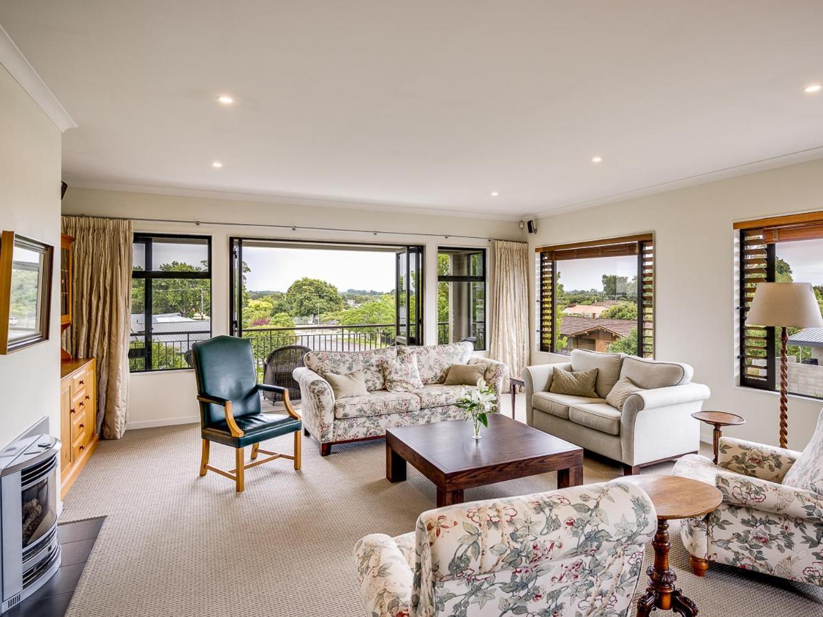 Busby Hill Villa - Havelock North Holiday Home Esterno foto