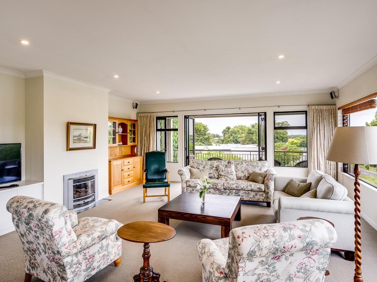Busby Hill Villa - Havelock North Holiday Home Esterno foto