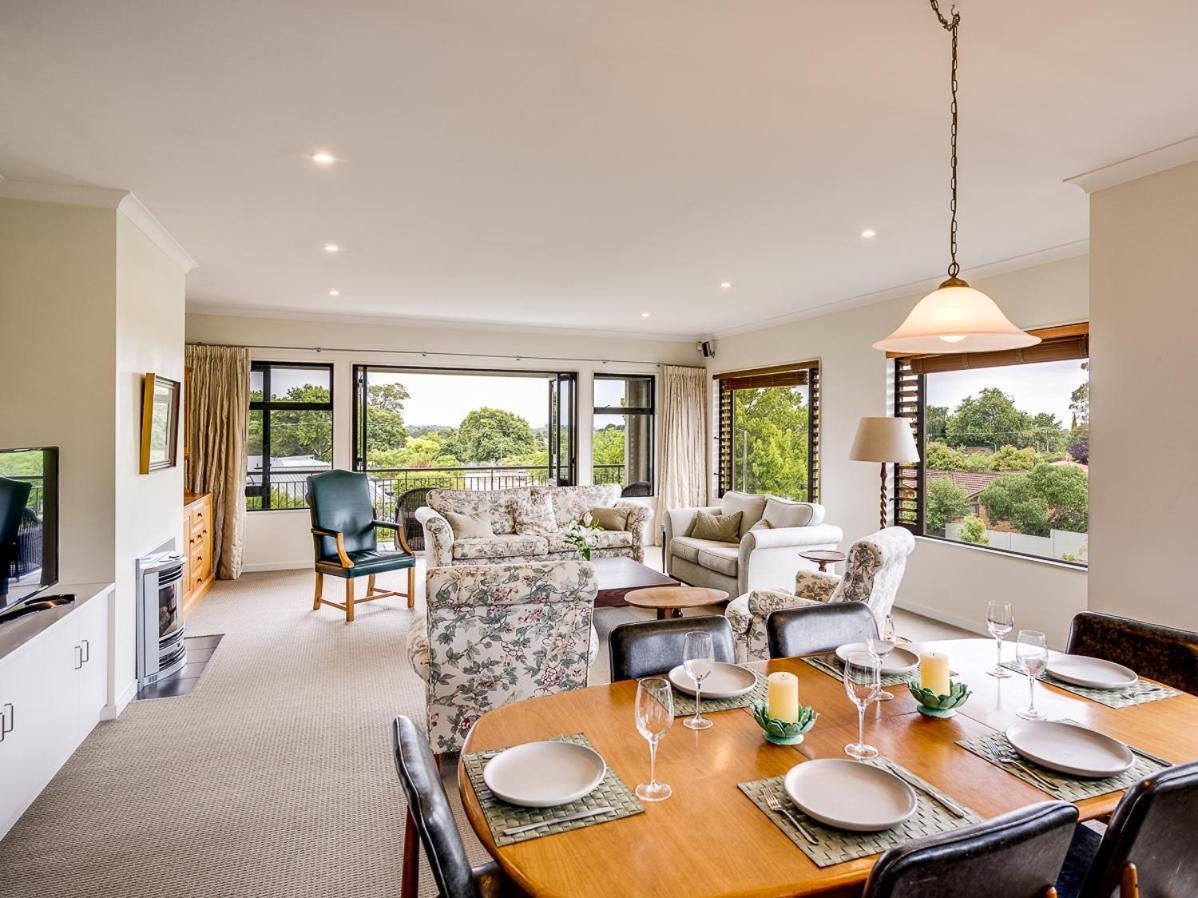 Busby Hill Villa - Havelock North Holiday Home Esterno foto