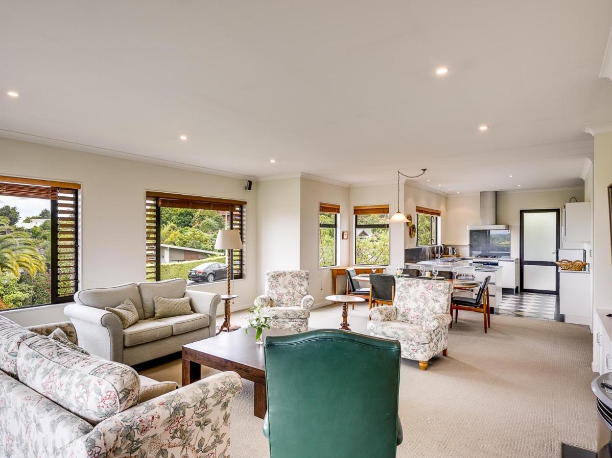 Busby Hill Villa - Havelock North Holiday Home Esterno foto