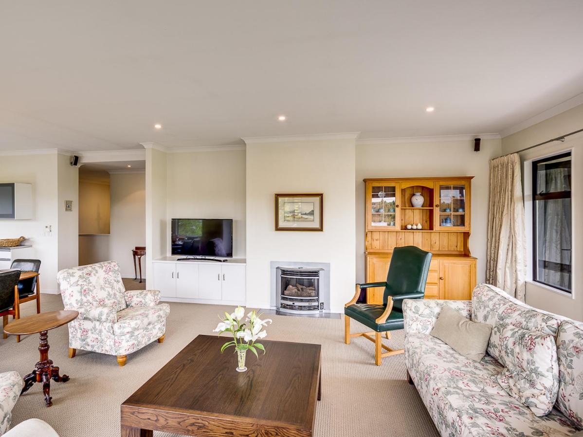 Busby Hill Villa - Havelock North Holiday Home Esterno foto