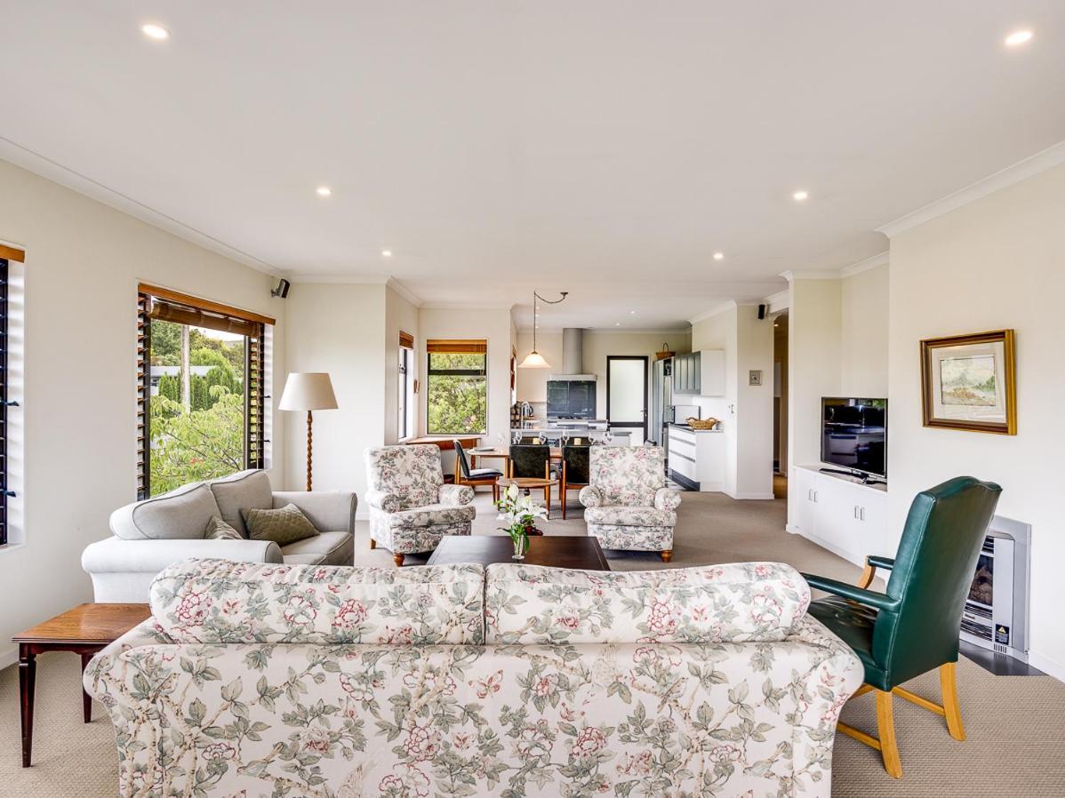 Busby Hill Villa - Havelock North Holiday Home Esterno foto