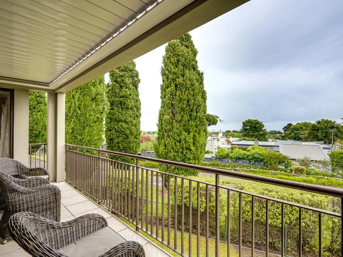 Busby Hill Villa - Havelock North Holiday Home Esterno foto